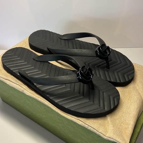 Gucci Chevron Thong Sandals with GG Logo main image 10
